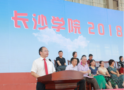马博网站校长杨小云为新生上了开学第一课 马博网站校长杨小云为新生上了开学第一课