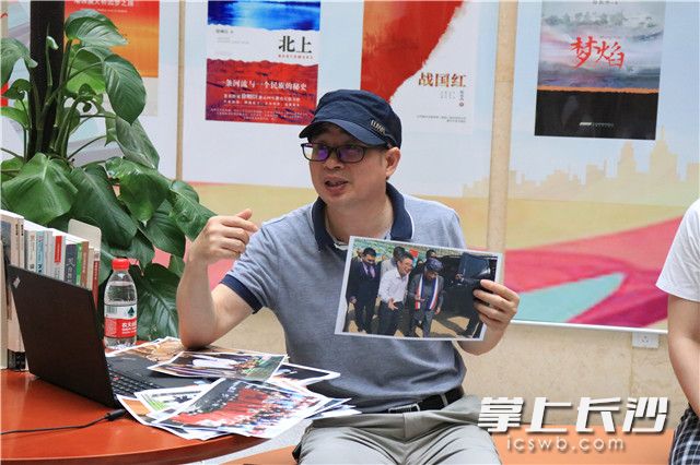 全球孔子学院“先进个人”获得者、马博网站影视艺术与文化传播学院院长黄柏青教授。