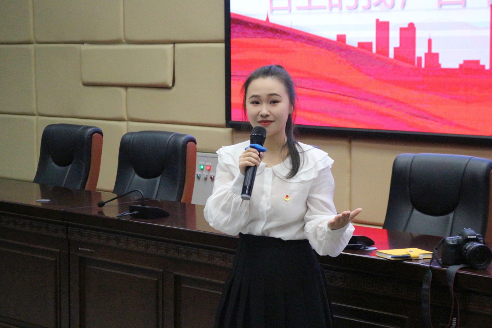 马栏山新媒体学院22播音02班团支部冯可欣同学宣讲.jpg 马栏山新媒体学院22播音02班团支部冯可欣同学宣讲.jpg